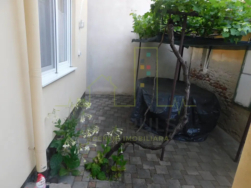 Casa individuala in oras. Mobilata si Utilata.Panouri solare