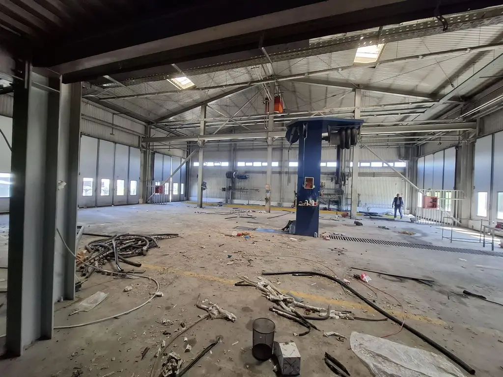 Distribuție /productie 3800 mp -constructie /14.000 mp curte.