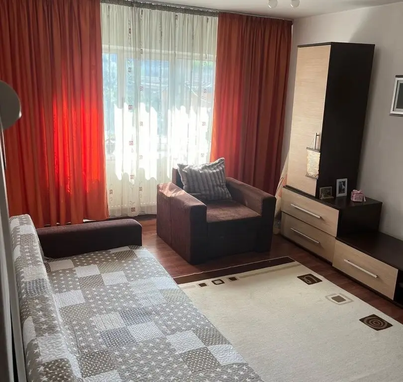 Apartament 2 camere de închiriat | Etaj 1 | Balcon | Centrală proprie