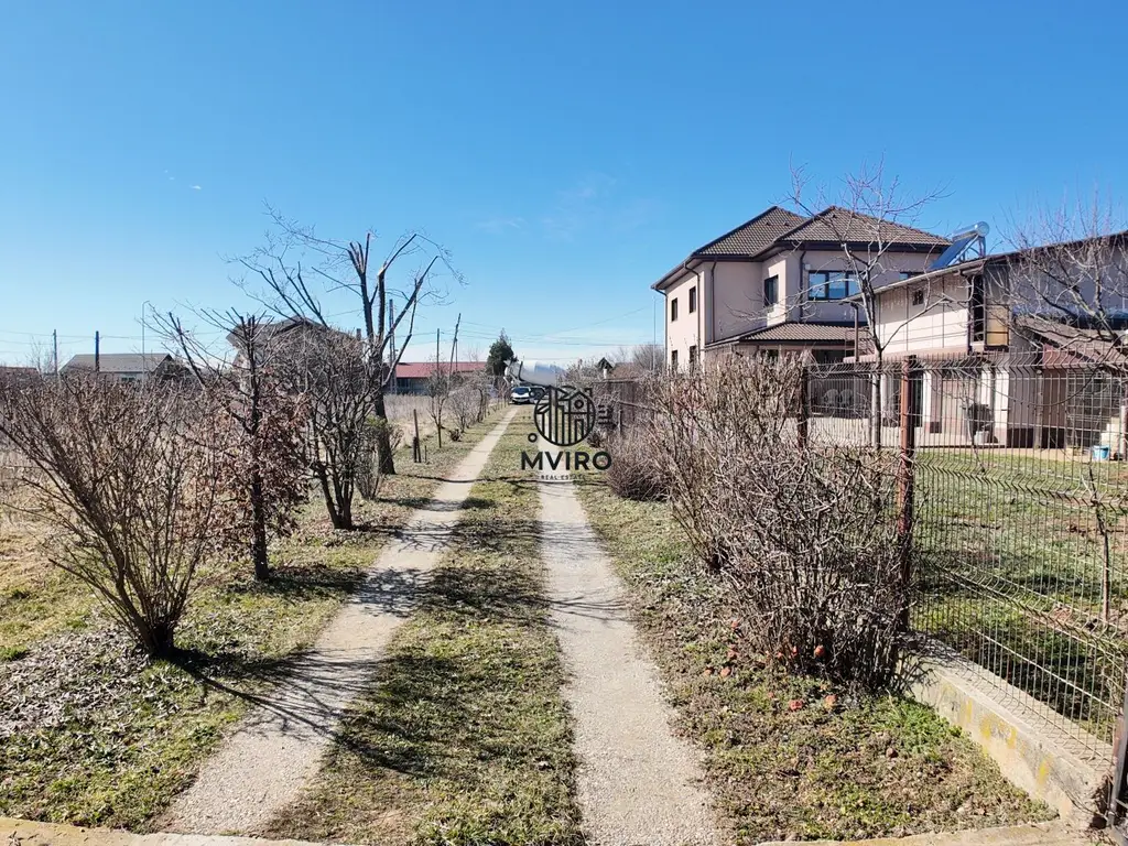 Casa de vanzare in Targoviste - 5 camere, 2 garaje, teren generos