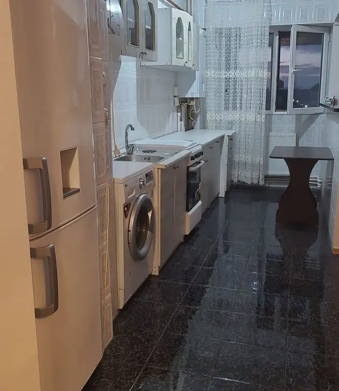 De inchiriat apartament 3 camere, Micro 20, 2100 lei