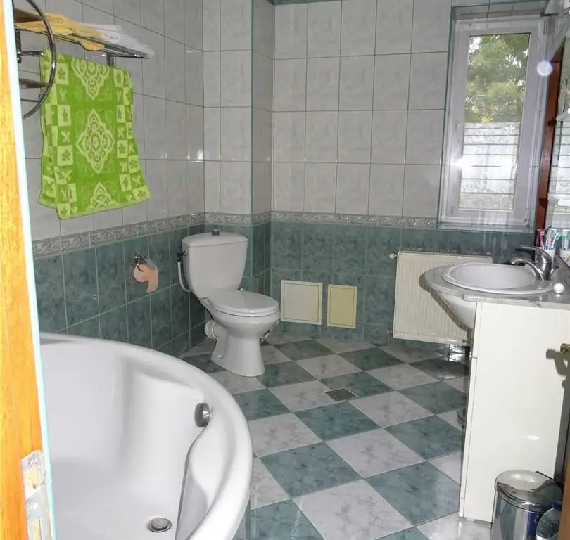 Vila 7 camere 285.000 euro, negociabil