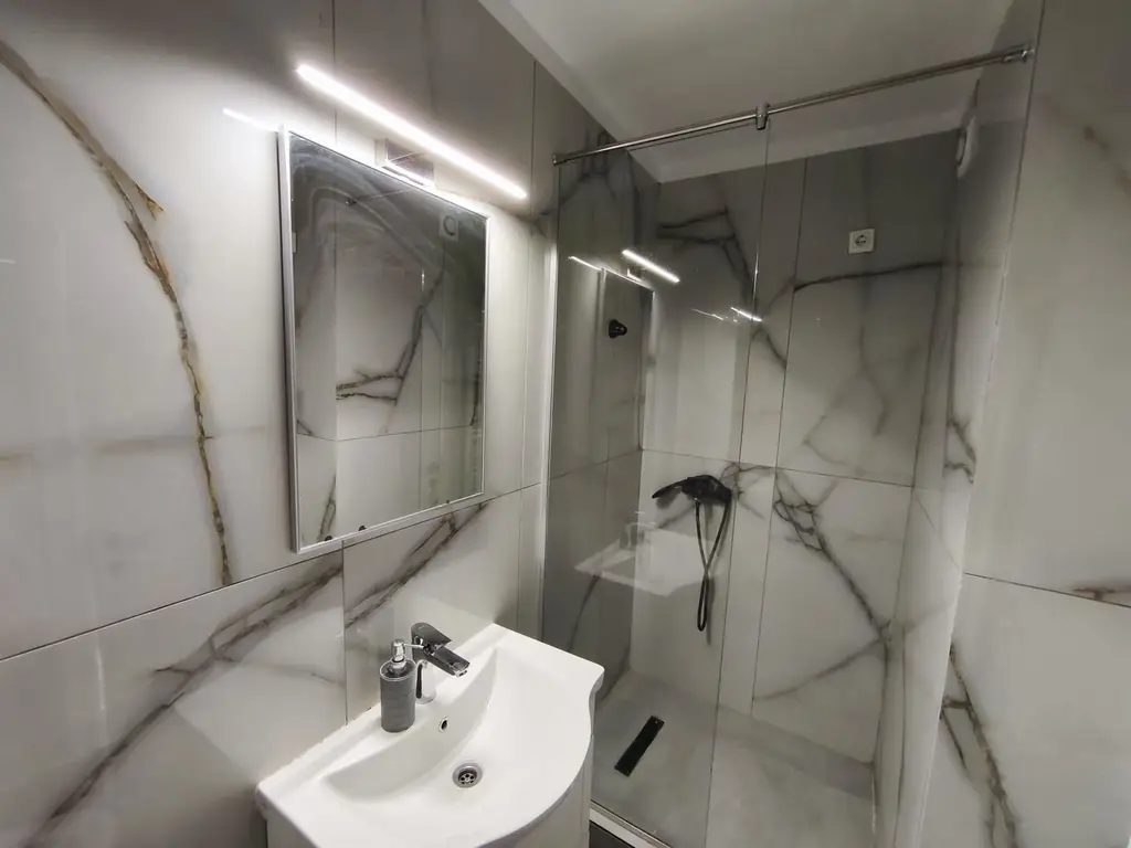 De vanzare apartament cu 3 camere , etaj 8/9 , Faleza, 165.000 euro