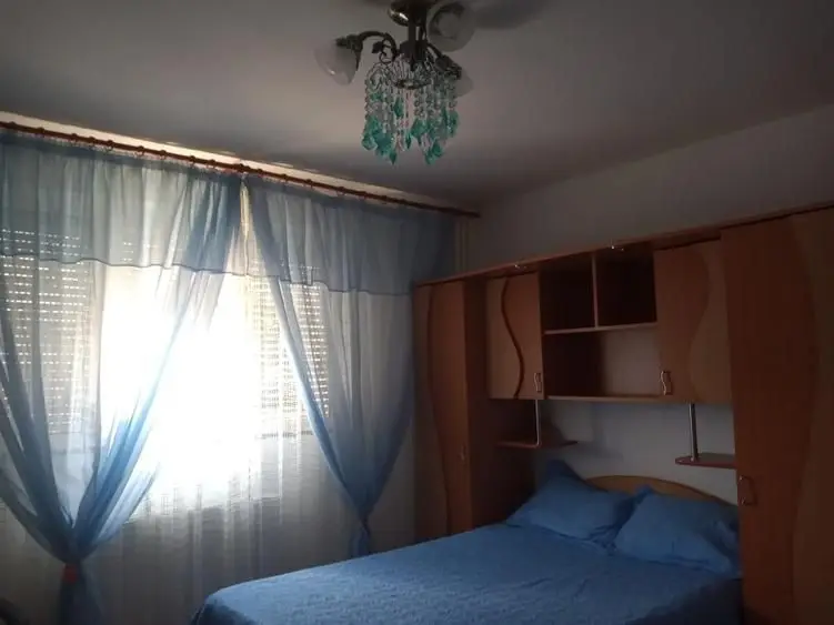 De inchiriat apartament 2 camere Micro 20 , 300 euro