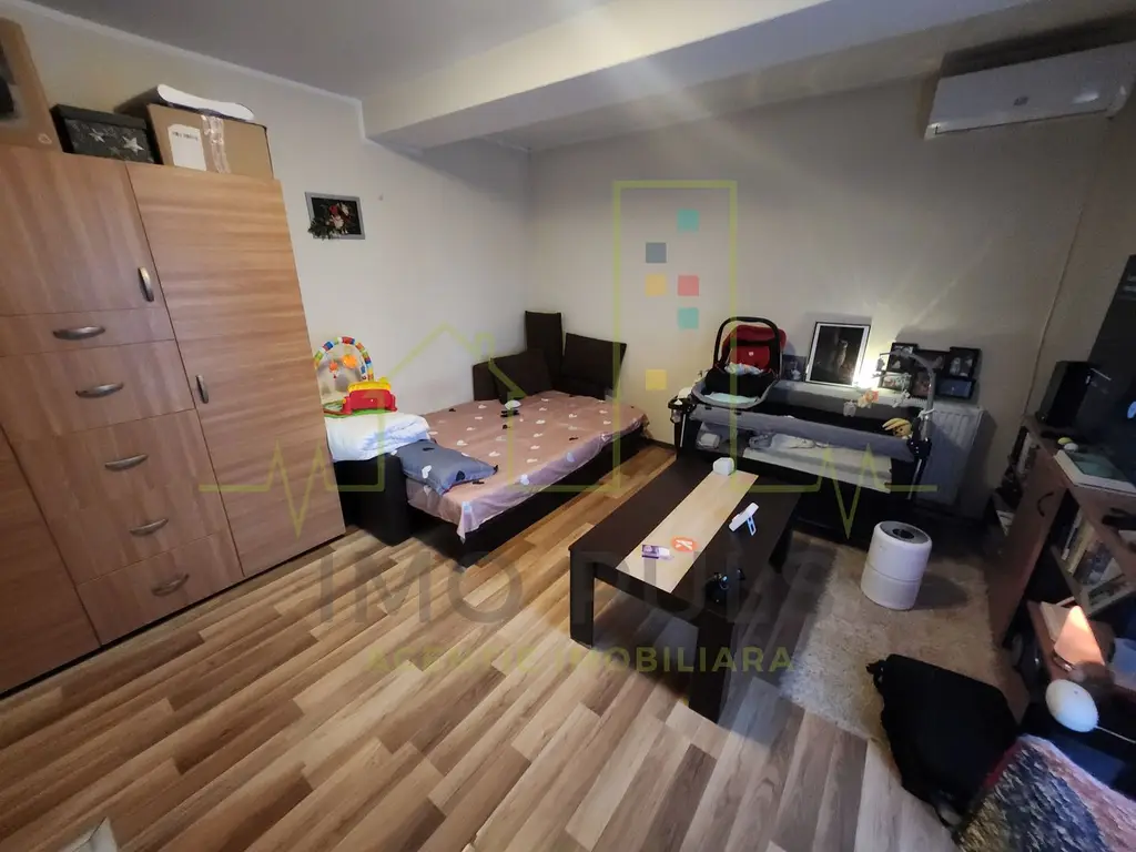 Apartament in vila cu curte mare. Parter.