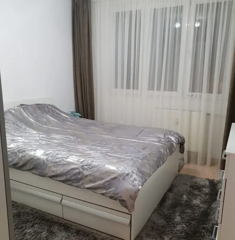 Vand apartament 4 camere