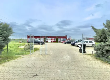 Cladire birouri - spațiu comercial cu parcări în incintă privată