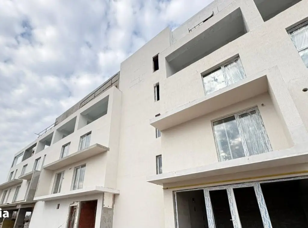 BRASADAS vinde Penthouse 4 cam spatios Metrou Parc Titan
