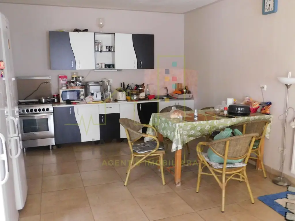 Casa individuala. 2 fronturi. Pozitie buna.