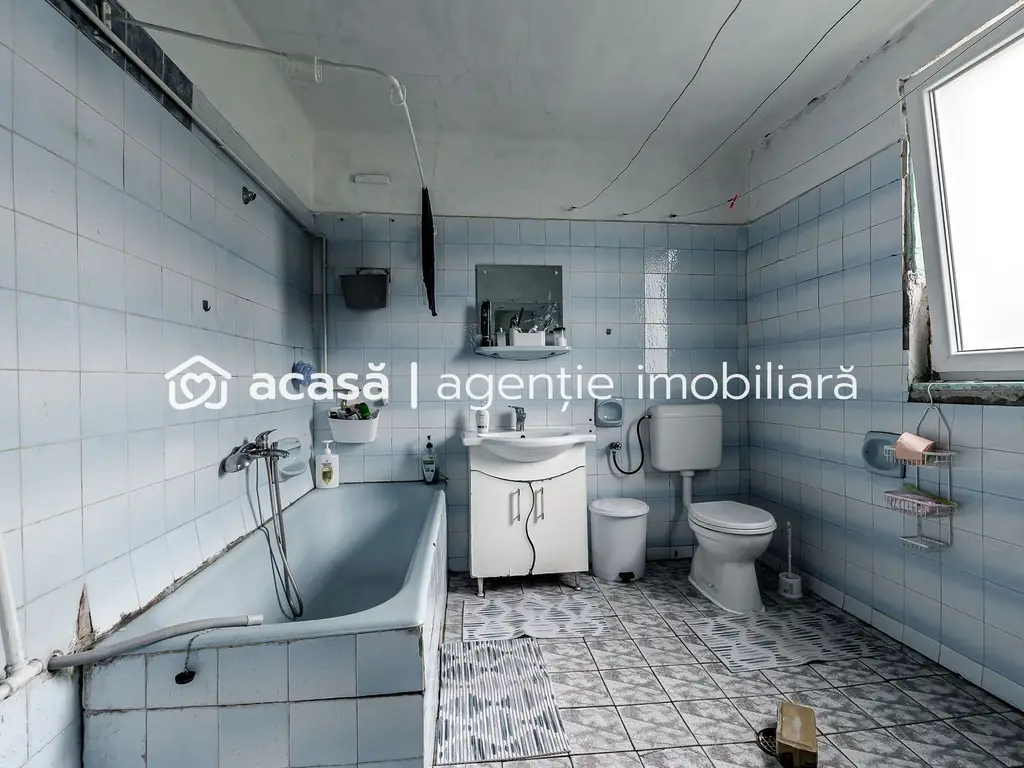 Locuință pentru familie mare apartament la casă, cu teren, Bujac.