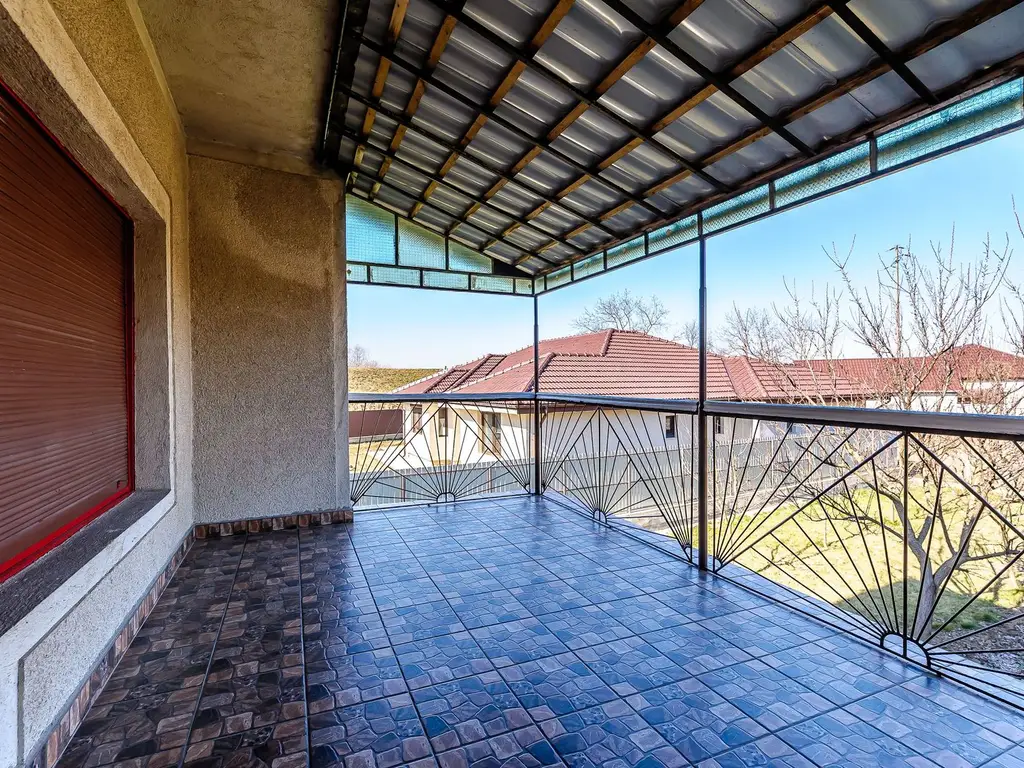 Preț NOU! Casa P+2 în zona centrală Chișineu-Criș