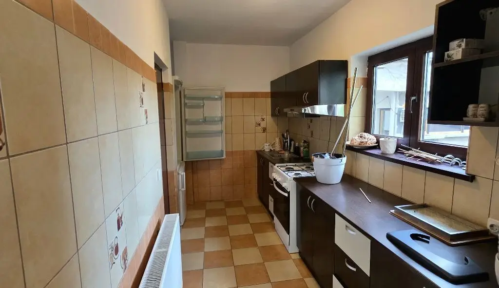 Dacia apartament 4 camere nemobilate de inchiriat