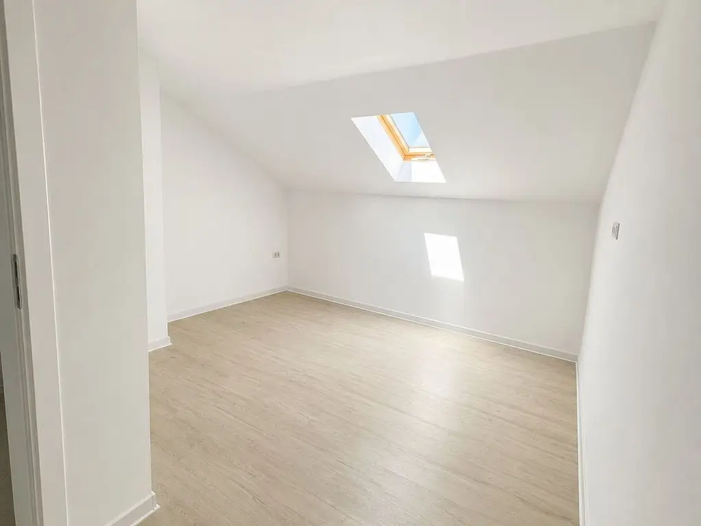 Duplex nou de închiriat | 120 mp utili | 3 dormitoare | Curte proprie