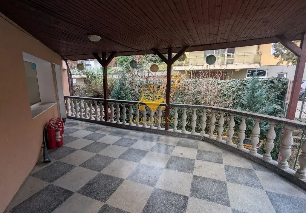 Casa/Spatiu de birou,Andrei Muresanu, 9 Camere,10 Parcari,Curte 2000mp