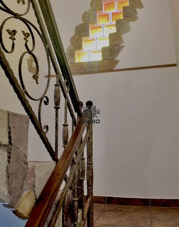 Casa de vanzare in Targoviste - 5 camere, 2 garaje, teren generos