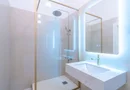 Apartament 2 camere parter înalt, amenajat complet.