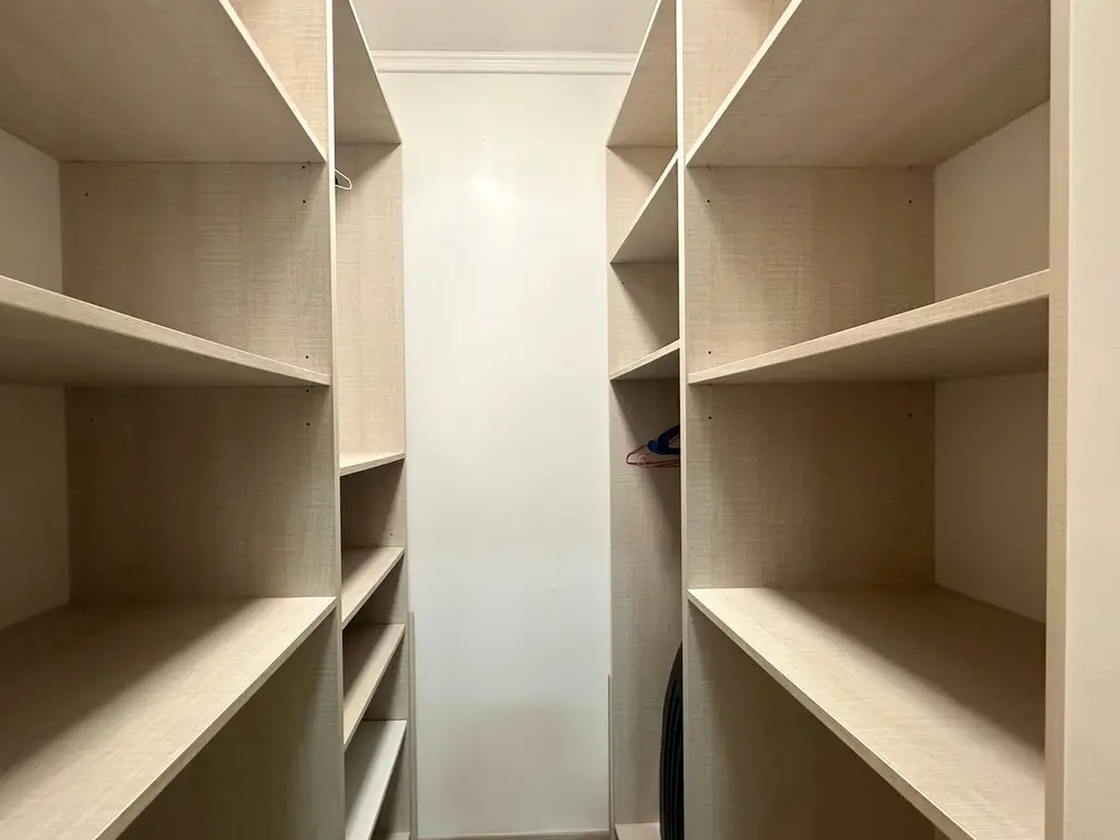 Vând apartament 3 camere 3 minute de Coresi complex ISARAN