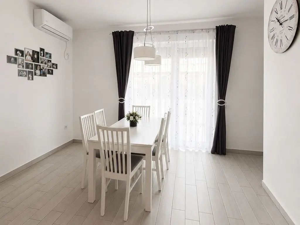 Apartament modern cu 3 camere de închiriat | Etaj 1 | 68 mp + terasă