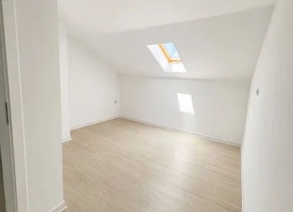 Duplex nou de închiriat | 120 mp utili | 3 dormitoare | Curte proprie