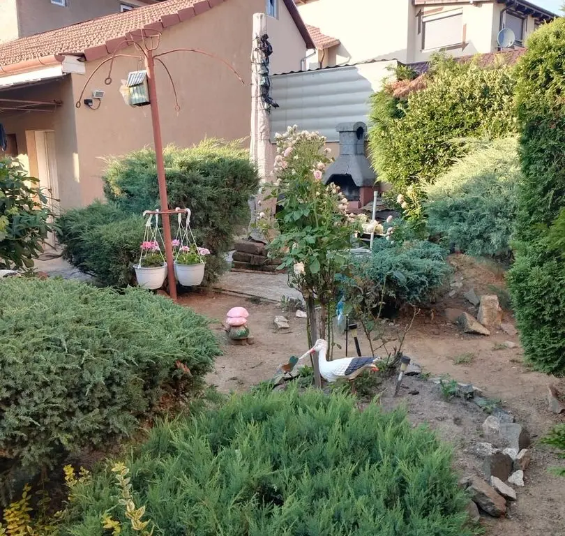 ageuropa.ro vinde casa in zona 14 Mai cu 3 cam. si teren aferent de 500mp.