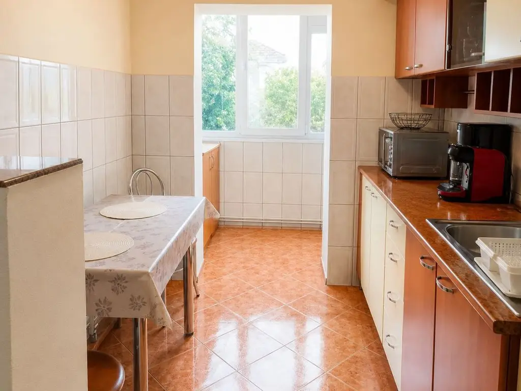 Apartament 3 camere decomandat, centrală proprie, AC, etaj 3, Lipovei