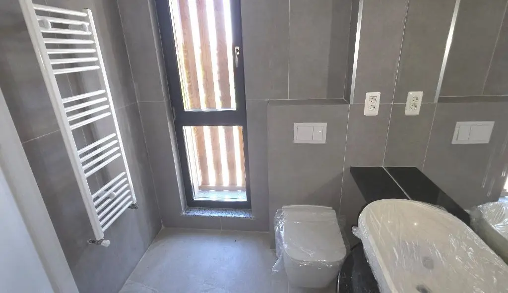 Giulesti duplex P+1 4 camere de vanzare