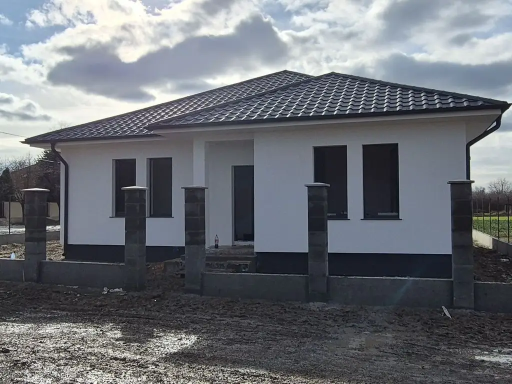 BRASADAS vinde casa 2025 cu 3 dormitoare zona Dara.
