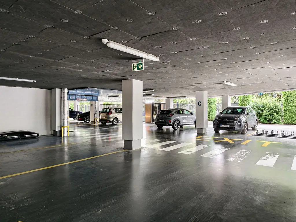 De închiriat Birou de Lux, Zona Centrlă, la Preț Promoțional