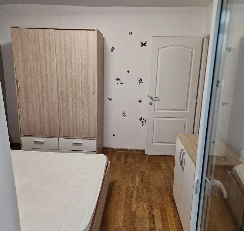 Apartament 2 camere decomandat -spatios ,balcon inchis, zona Sarelui
