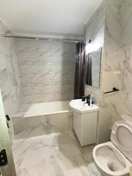 BRASADAS vinde ap 3 cam etaj 3/4 în Micro 17.