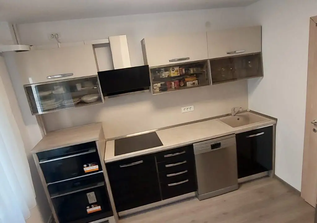 Bd. Unirii, 3 camere, 2 bai, centrala termica, parcare, lux