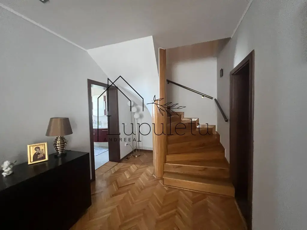 Casa de Vanzare Rasinari | 6 Camere | 200 MPU | Teren 979 MP |