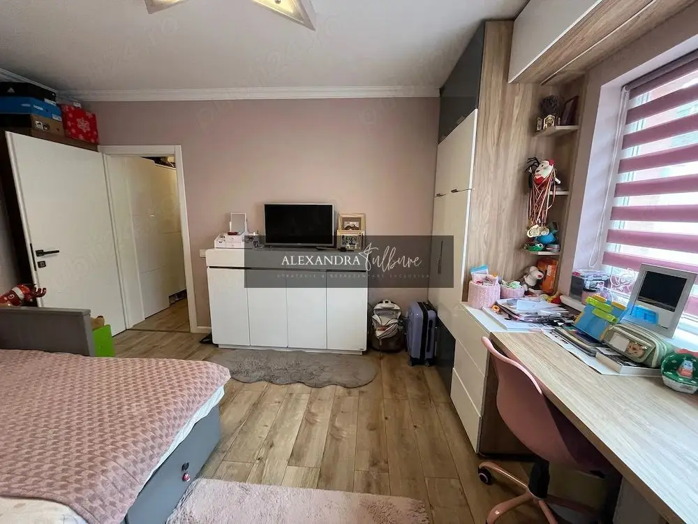 Apartament 2 camere decomandate, balcon, etaj intermediar, parcare