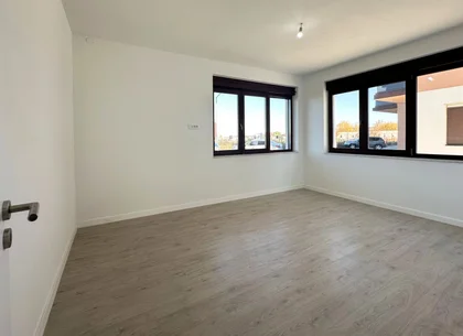 Apartament 2 camere 60 mp cu geam la baie lângă Paradisul Acvatic
