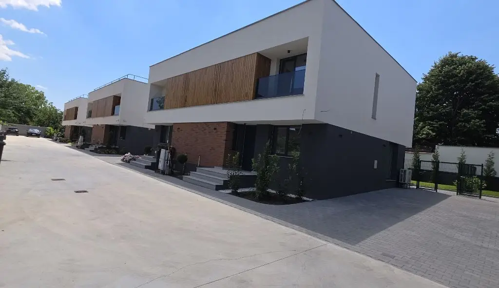 Giulesti duplex P+1 4 camere de vanzare