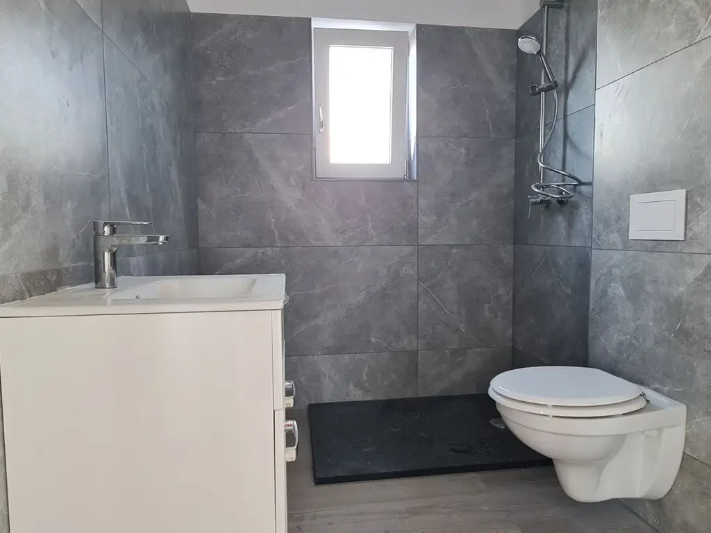 Casa individuala 4 camere 3 bai si garaj Cartier Izvor