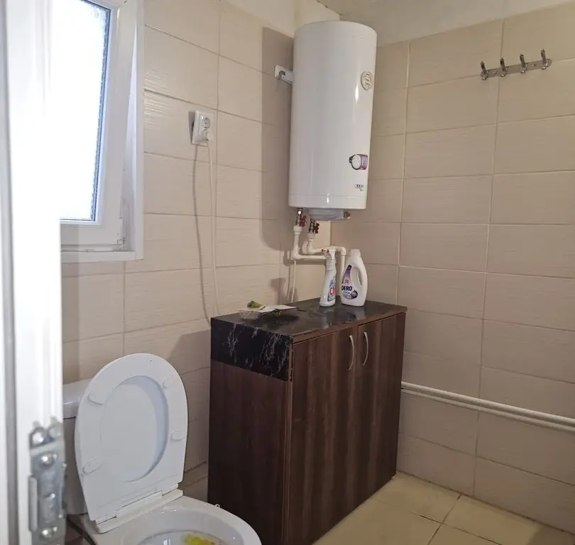Casa 35 mp cu curte 300 mp, Micro 17 – Str. Oltului, 250 euro lunar