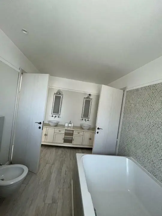 Proprietar vand apartament penthouse 5 camere