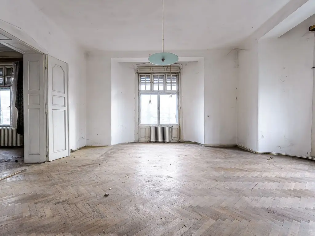 VÂNDUT! Apartament 4 camere, etaj 1, în Palatul Steiner, Arad