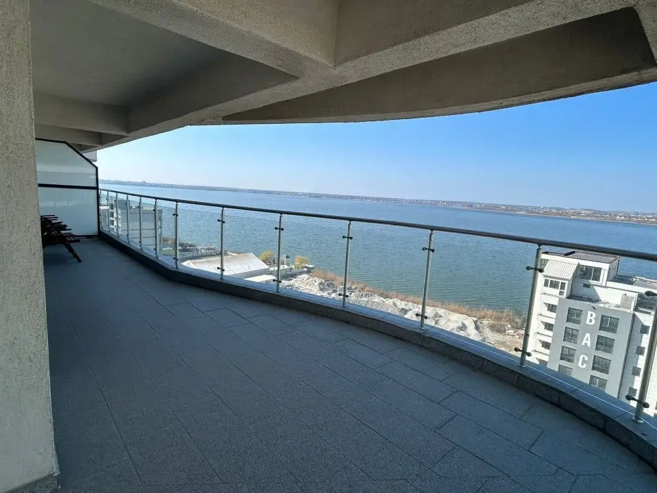 Apartament de 3 Camere și Terasă Panoramică în Complex Casa del Mar