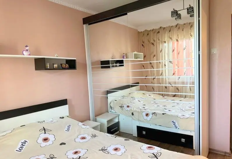 De vanzare apartament cu 3 camere, micro 38, et. 3, 63.000 euro