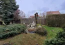 Casa individuala. Mobilata si utilata. Dispune de toate utilitatile.