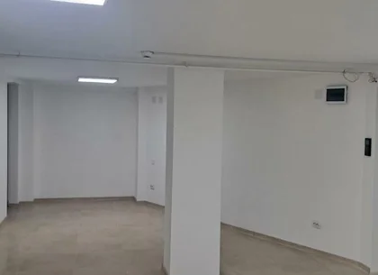 BRASADAS închiriază sp com 35mp zona UNIRII