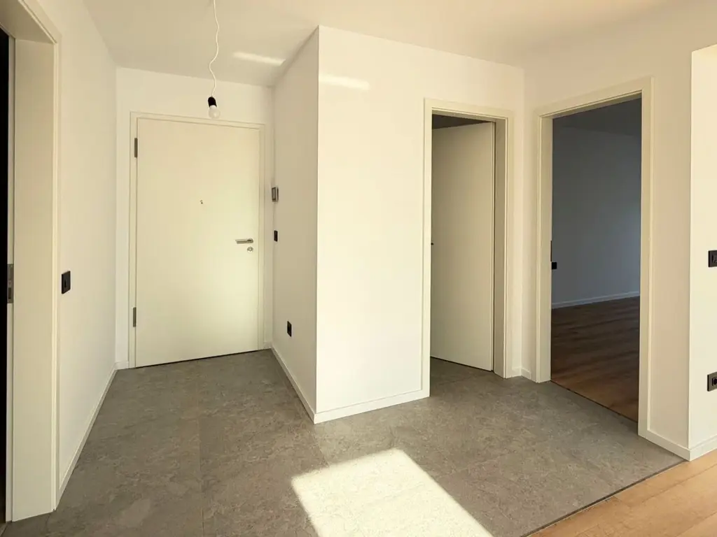 Kasper vânzare apartament de lux 2 camere nelocuit vedere libera spre Tâmpa