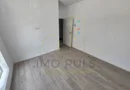 2 Bai. Decomandat. Etaj 1. Bucatarie separata.