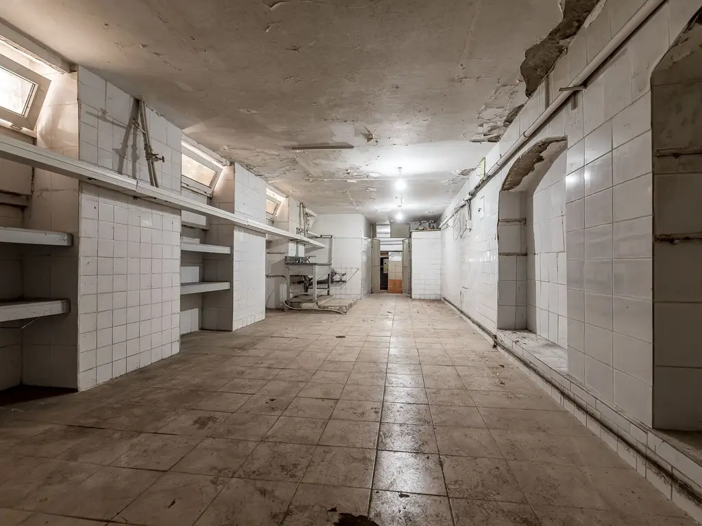 REZERVAT! Spatiu comercial ,cu vitrina de in zona Boul Rosu.