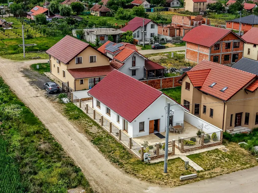 Casă nouă gata de mutat, în Tisa Nouă, la 14 km de Arad