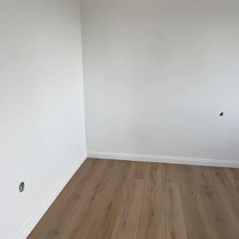 BRASADAS vinde ap 3 cam etaj 7/8 Micro 17 – Recent renovat.