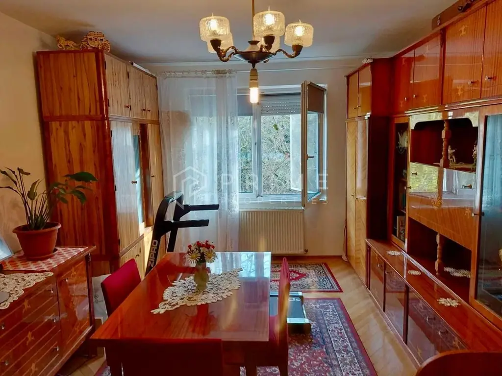 Apartament 2 camere decomandate, etaj intermediar