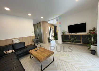 Apartament pe 3 nivele. Terasa 30 mp. 2 Balcoane. 2 Bai. Gradina